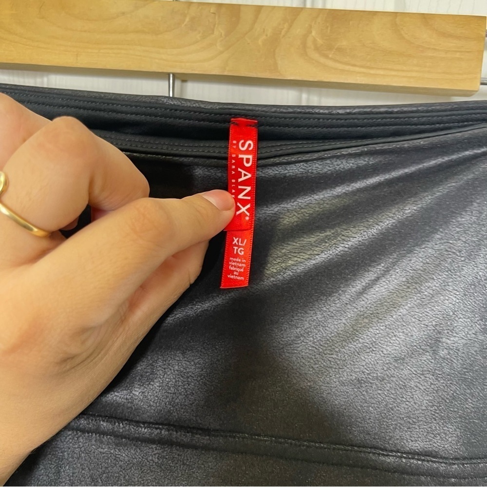 Spanx Women’s Black Faux Leather Leggings Sz XL - Picture 2 of 6